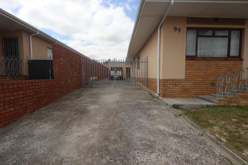 To Let 4 Bedroom Property for Rent in Gatesville Western Cape